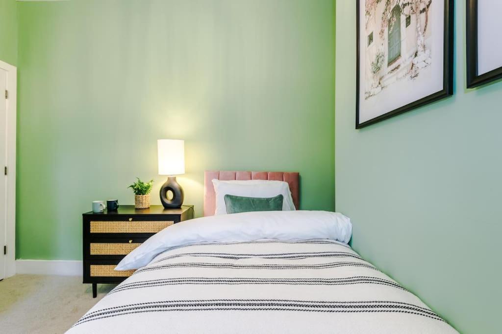 فيلا 5 Bed Salford Sanctuary Retreat مانشستر المظهر الخارجي الصورة