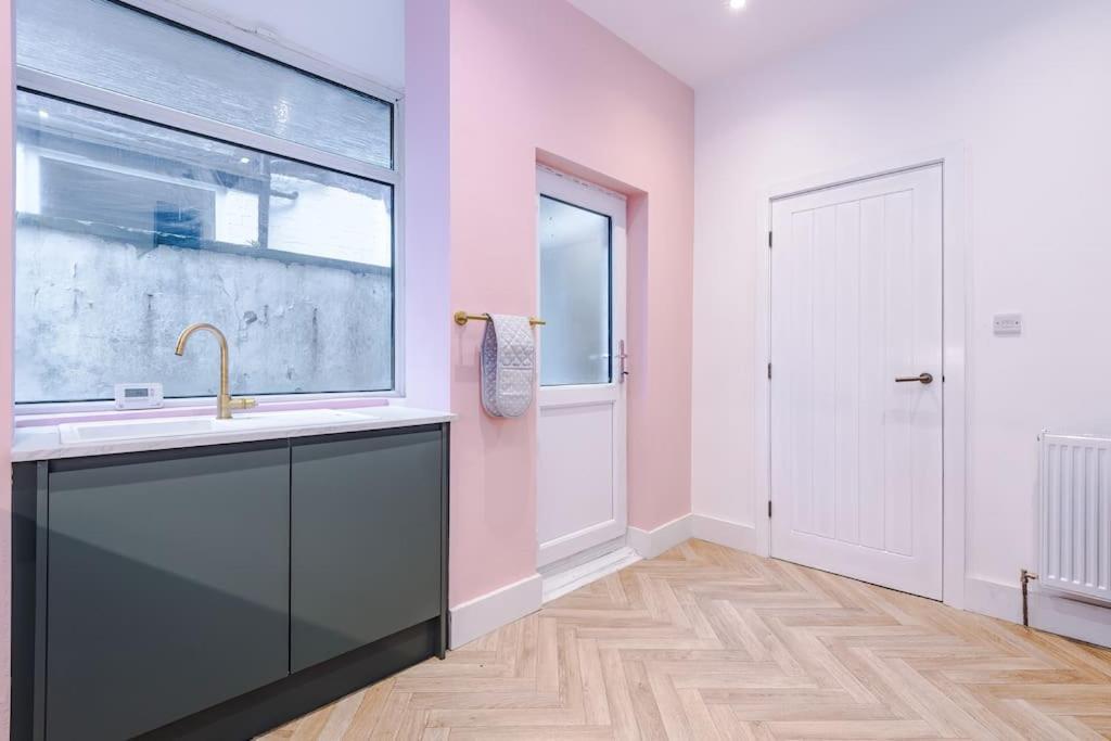فيلا 5 Bed Salford Sanctuary Retreat مانشستر المظهر الخارجي الصورة